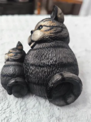 Figura di gatto in ceramica giapponese