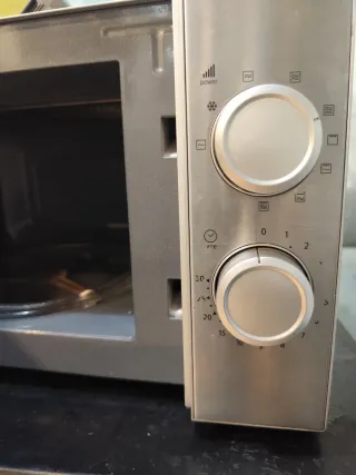 Microondas Taurus plateado