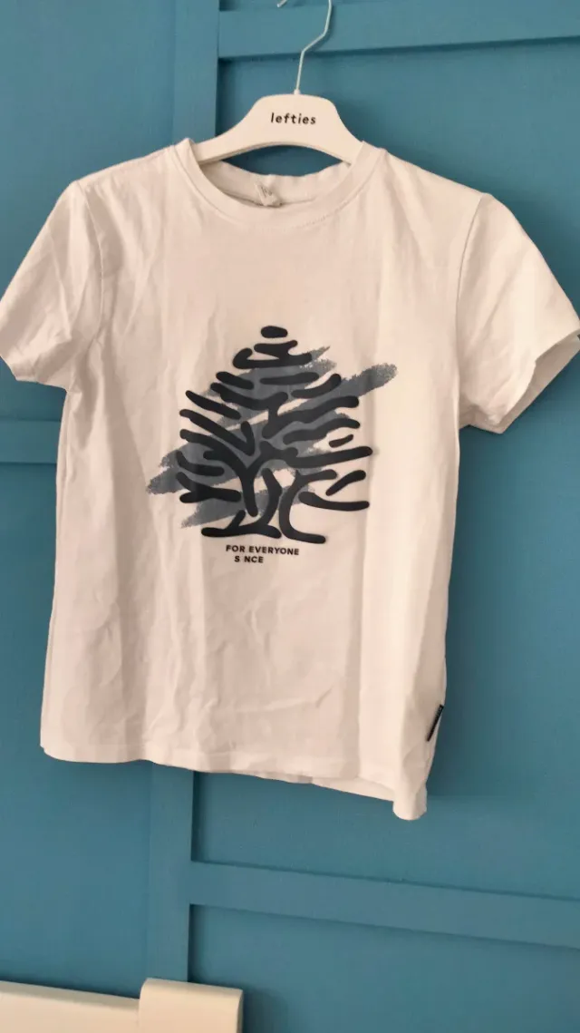 Camiseta blanca Springfield y vaquero de zara