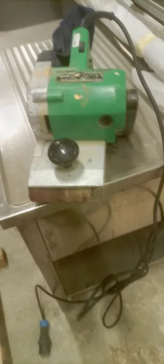 Levigatrice a nastro Hitachi