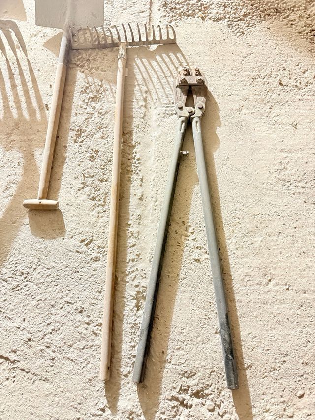 Herramientas de obra variadas