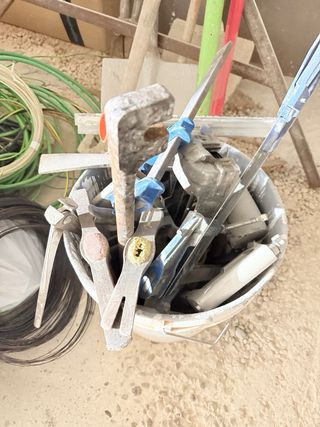 Herramientas de obra variadas