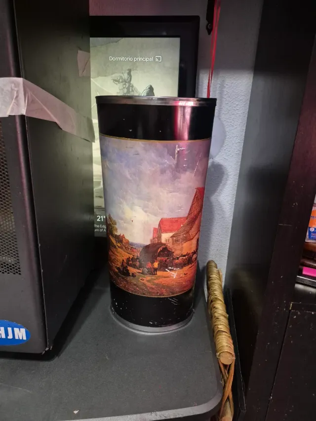 Paragüero antiguo decorado