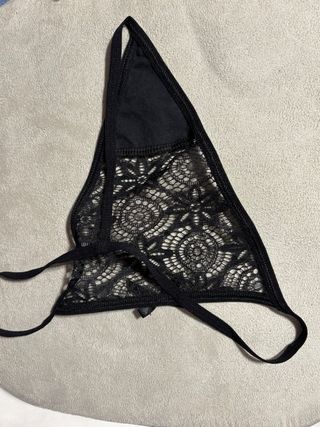 Perizoma nero con dettagli + copricapezzoli