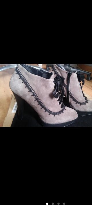 Botines Sacha London Beige y Negro