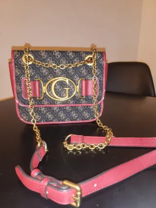 Bolso Guess Cadena Dorada Rojo
