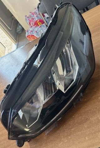 Faro anteriore sx Peugeot 2008/208 (2019-2023)