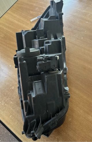 Faro anteriore sx Peugeot 2008/208 (2019-2023)