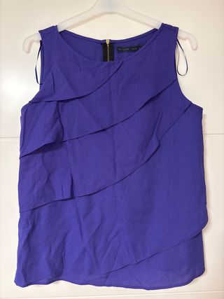 Blusa Zara sin mangas volantes morada
