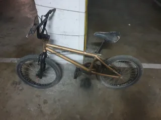 Bicicleta BMX dorada