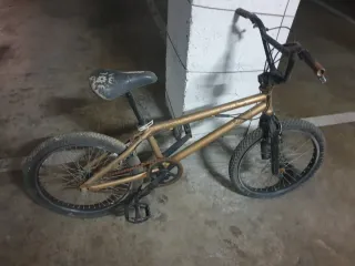Bicicleta BMX dorada