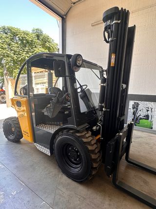 Carretilla elevadora 4x4