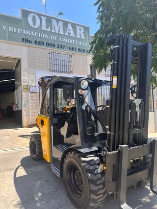 Carretilla elevadora 4x4