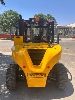 Carretilla elevadora 4x4