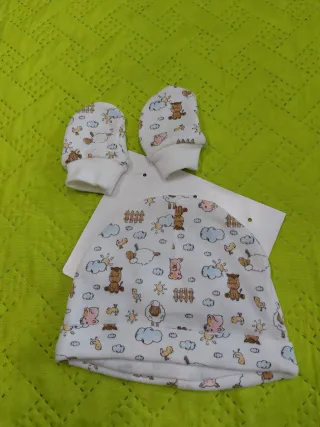 Set cappellino e guanti in cotone nuovi