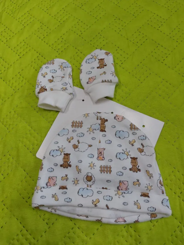 Set cappellino e guanti in cotone nuovi