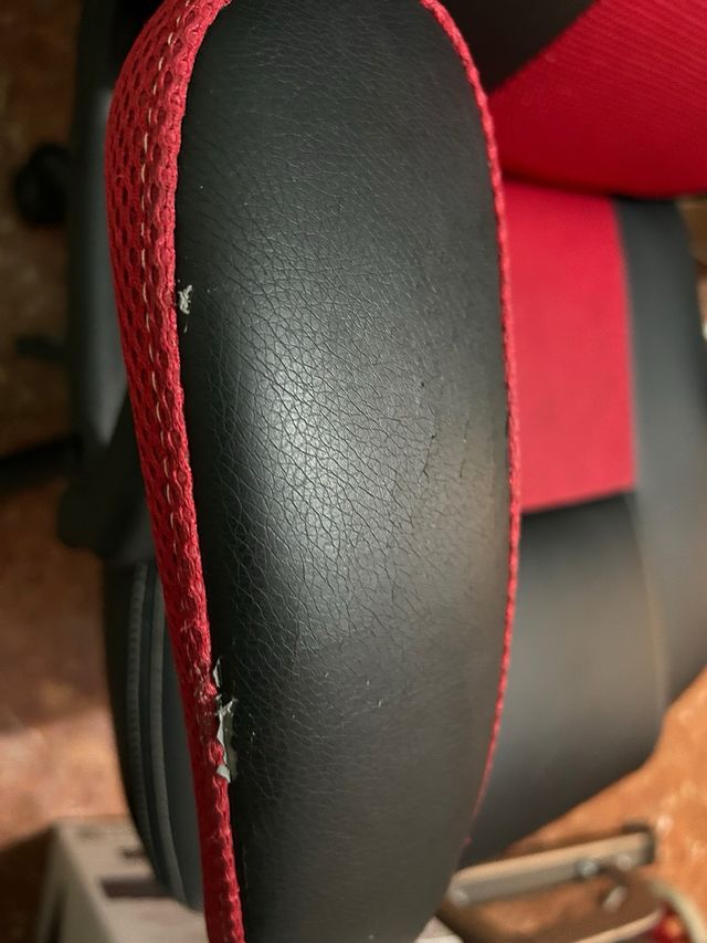 Silla gamer negra y roja