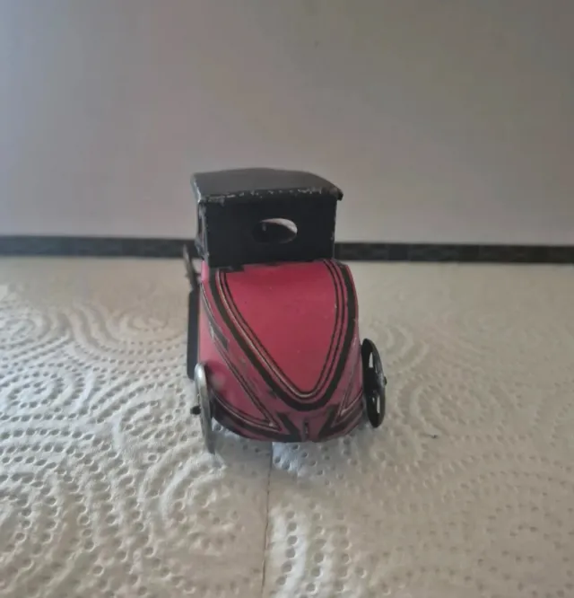 Coche de hojalata Rico