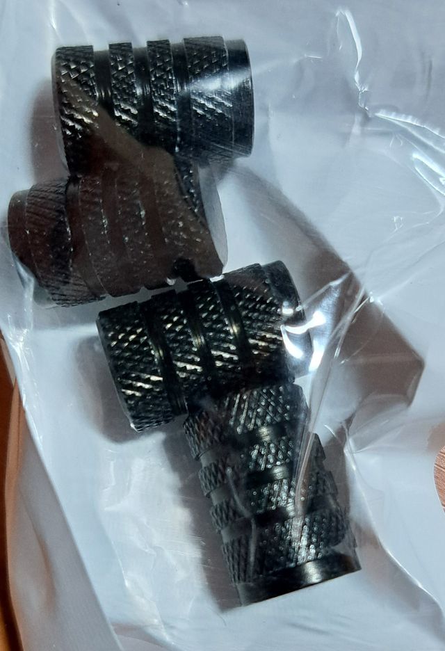 Compresor de aire recargable, neumáticos y pelotas