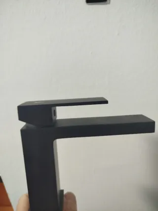 Grifo metálico negro y plateado nuevo