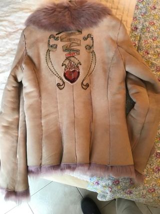 Montone donna beige con pelliccia rosa