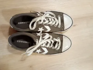 Converse grises con estrellas blancas.dan talla 37