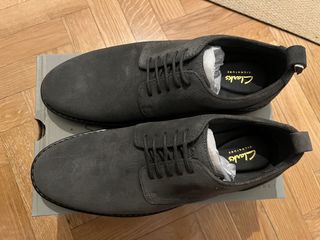 Zapatos Clarks ante grises T.42
