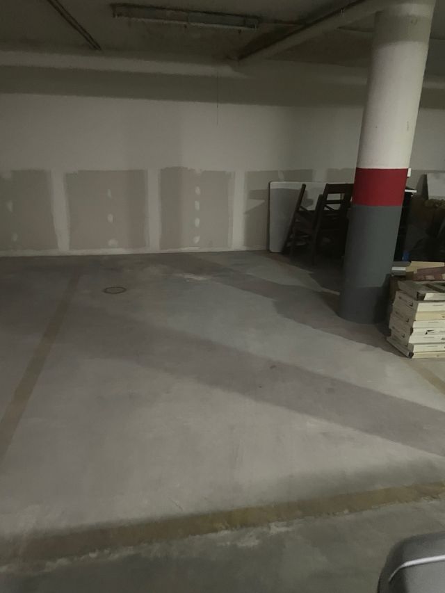 Venta de plaza garaje cerrada con puerta 
