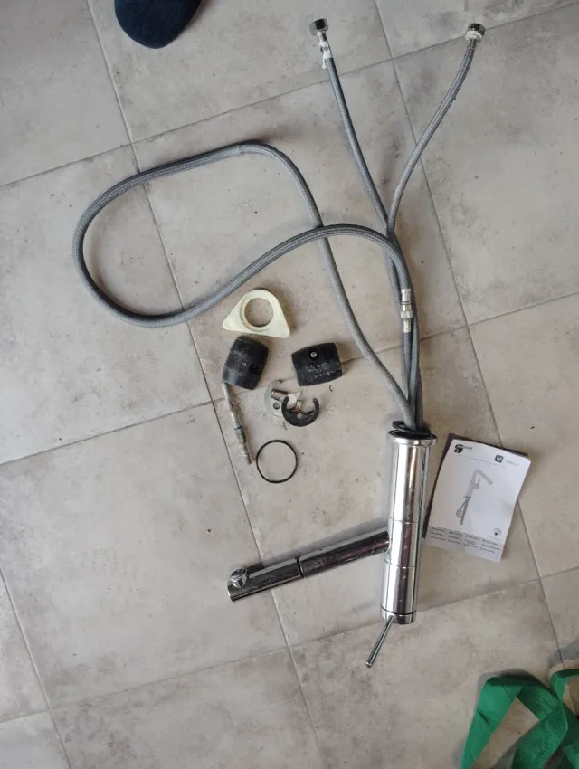 Grifo extensible metal y plástico