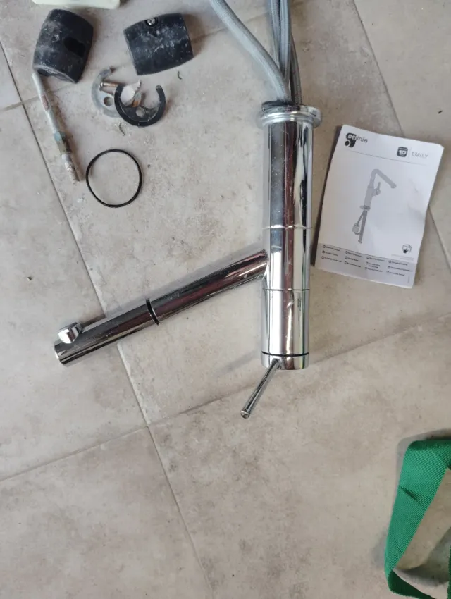 Grifo extensible metal y plástico