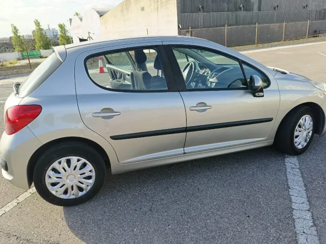 Peugeot 207 - gasolina - 2009
