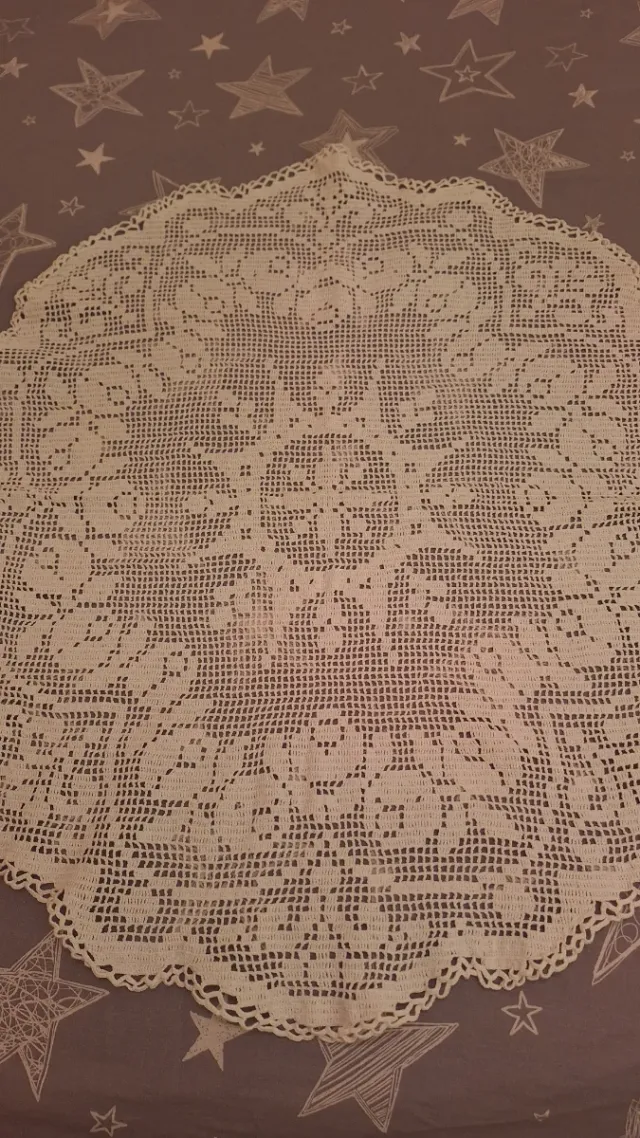 Mantel redondo ganchillo hecho a mano 70x76cm