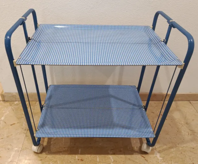 Carrito auxiliar plegable con ruedas.