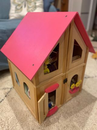 Casa de muñecas de madera