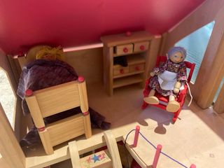 Casa de muñecas de madera