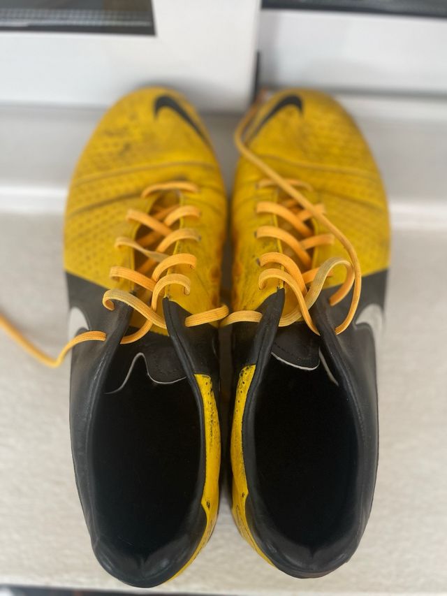 Botas de fútbol Nike multitaco césped artificial