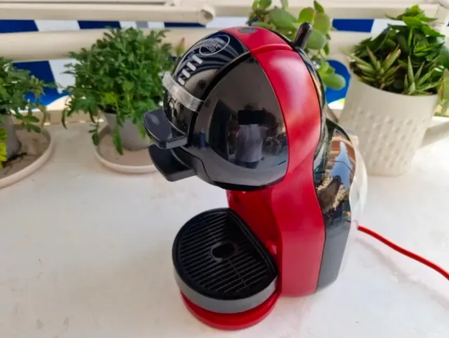 Cafetera Dolce Gusto Roja y Negra