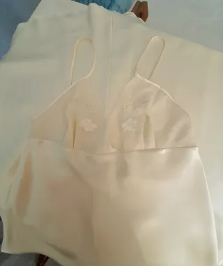 Conjunto de camisón y bata