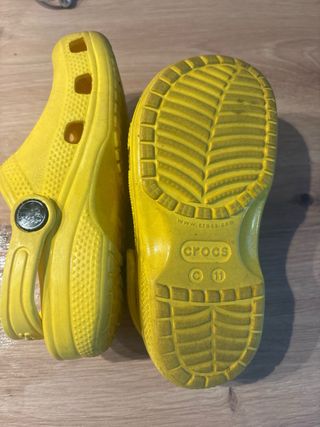Sandalias Crocs Unisex Talla 28-29 Amarillas