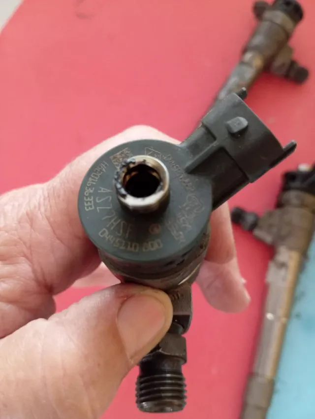 Inyectores RENAULT 1.5 dci 166007427R