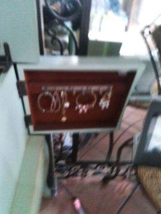 Mesita antigua para joyas y objetos valiosos