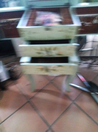 Mesita antigua para joyas y objetos valiosos