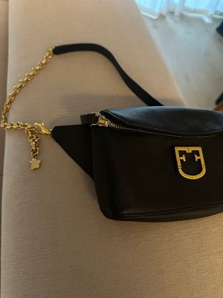 Riñonera Furla Piel Negra y Dorada