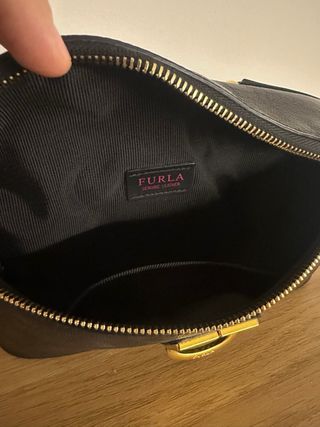 Riñonera Furla Piel Negra y Dorada