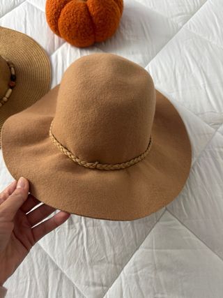 Lote 2 sombreros otoño Stradivarius