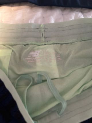 Conjunto deportivo New Balance azul y Puma