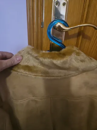 Chaqueta beige con forro de pelo