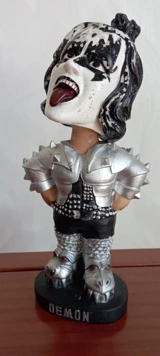 Figura Gene Simmons Kiss The Demon para restaurar