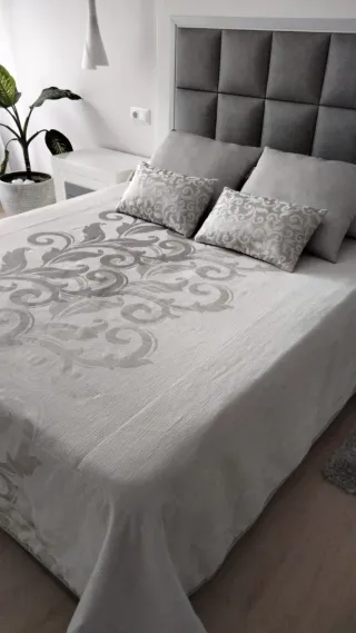 Colcha-edredón blanco, gris y plateado 150-180