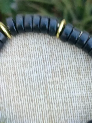 Pulsera elástica cuentas madera y oro